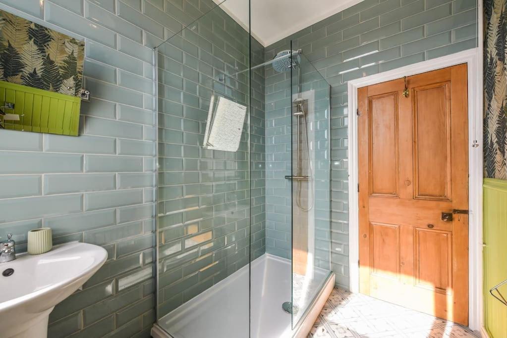 Traditional 3-Bed Property In Pontcanna With Parking Cardiff Exterior photo