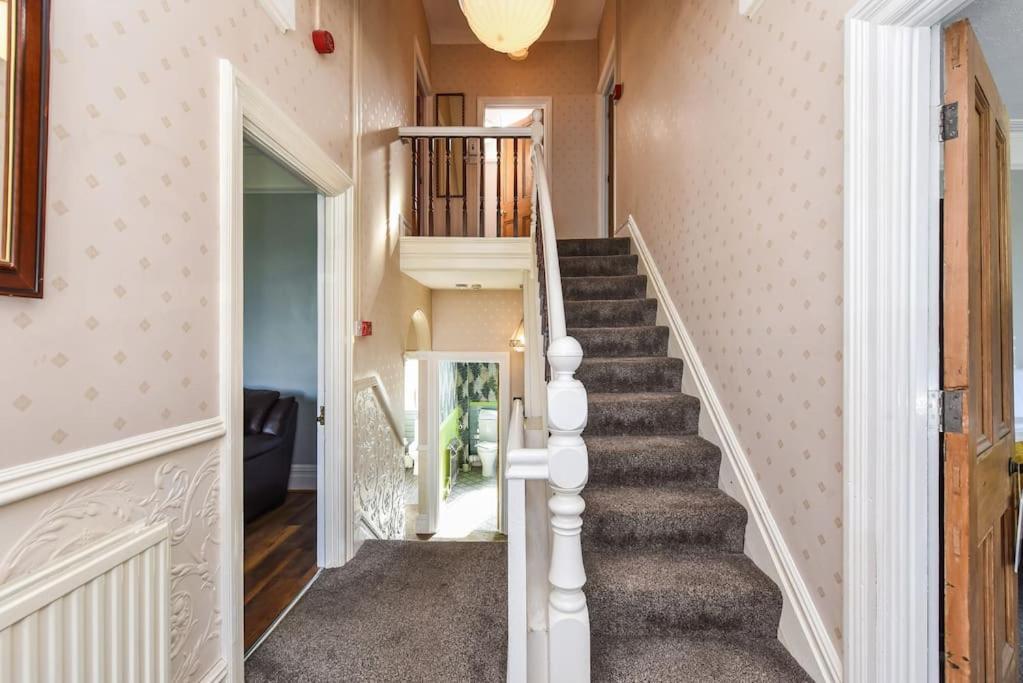 Traditional 3-Bed Property In Pontcanna With Parking Cardiff Exterior photo