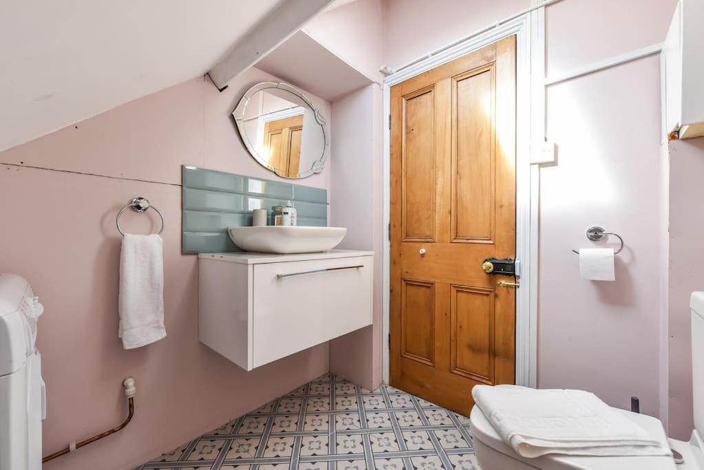 Traditional 3-Bed Property In Pontcanna With Parking Cardiff Exterior photo