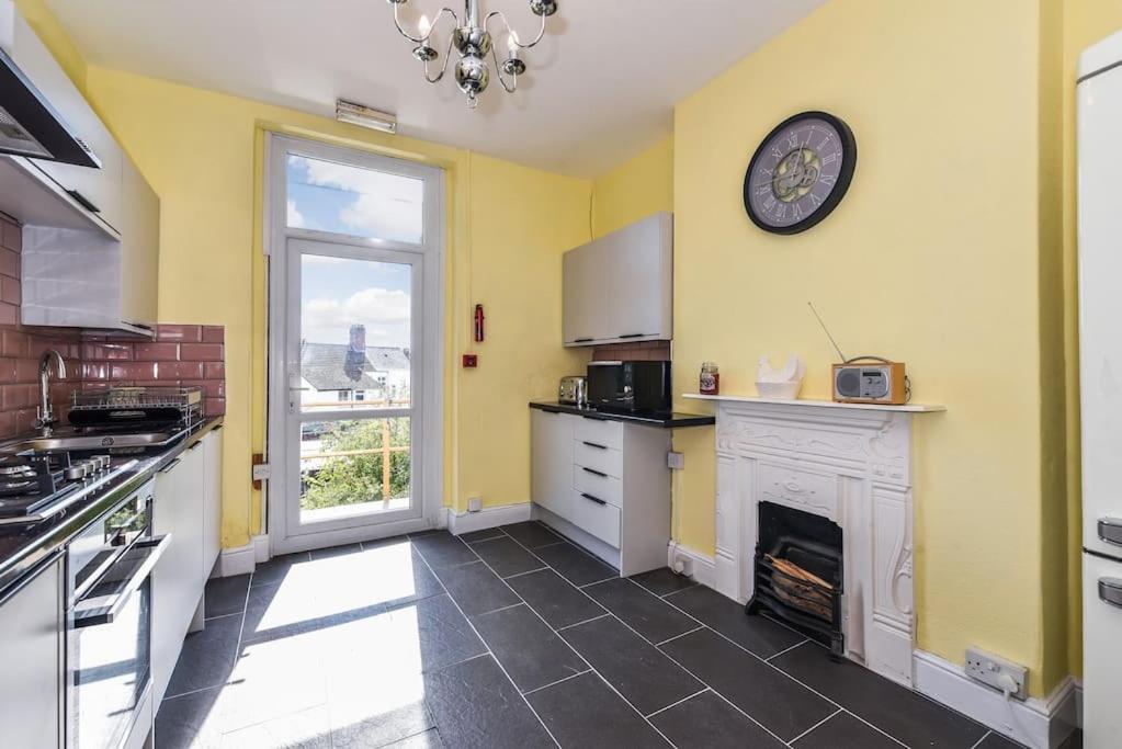 Traditional 3-Bed Property In Pontcanna With Parking Cardiff Exterior photo