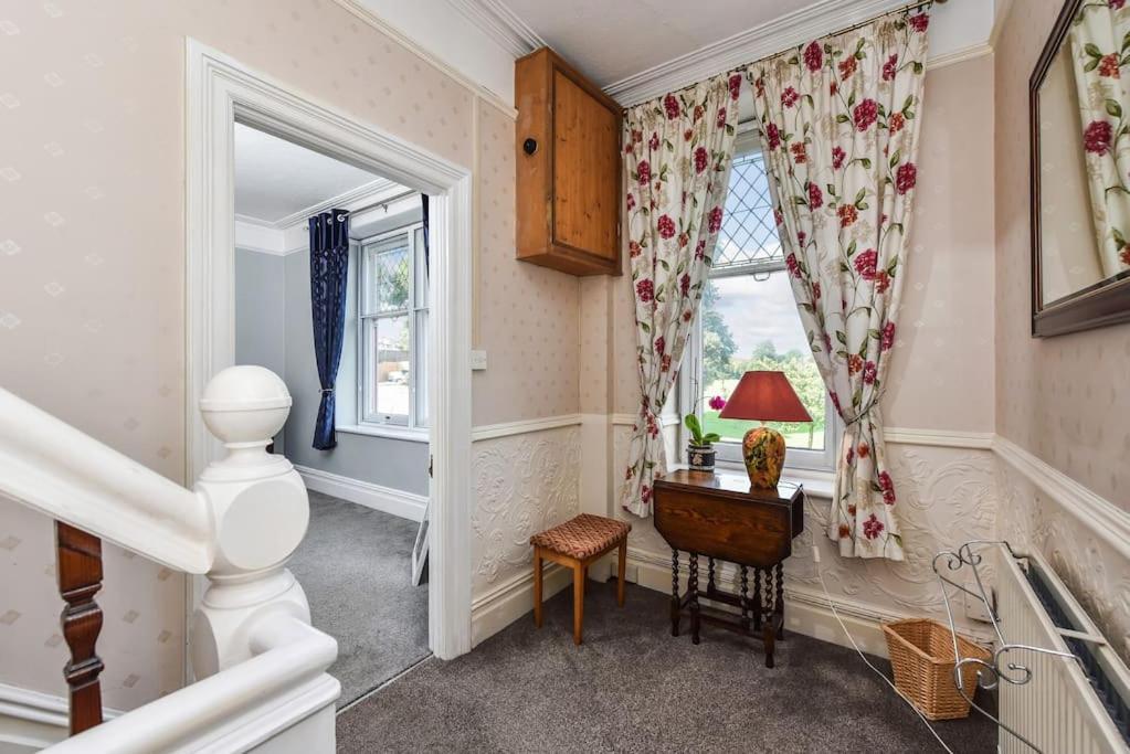 Traditional 3-Bed Property In Pontcanna With Parking Cardiff Exterior photo